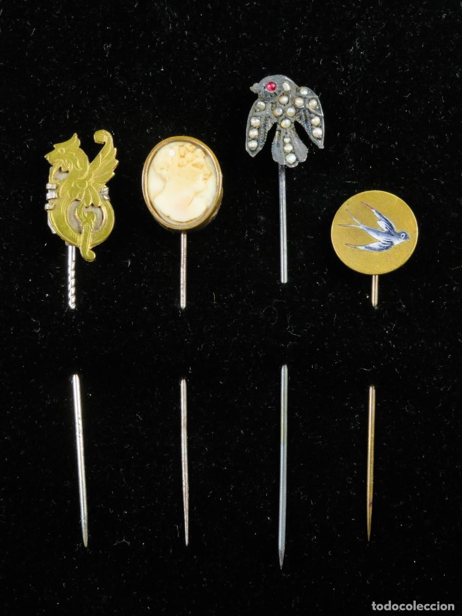 Antig&uuml;edades: Conjunto de 4 alfileres en diferentes materiales