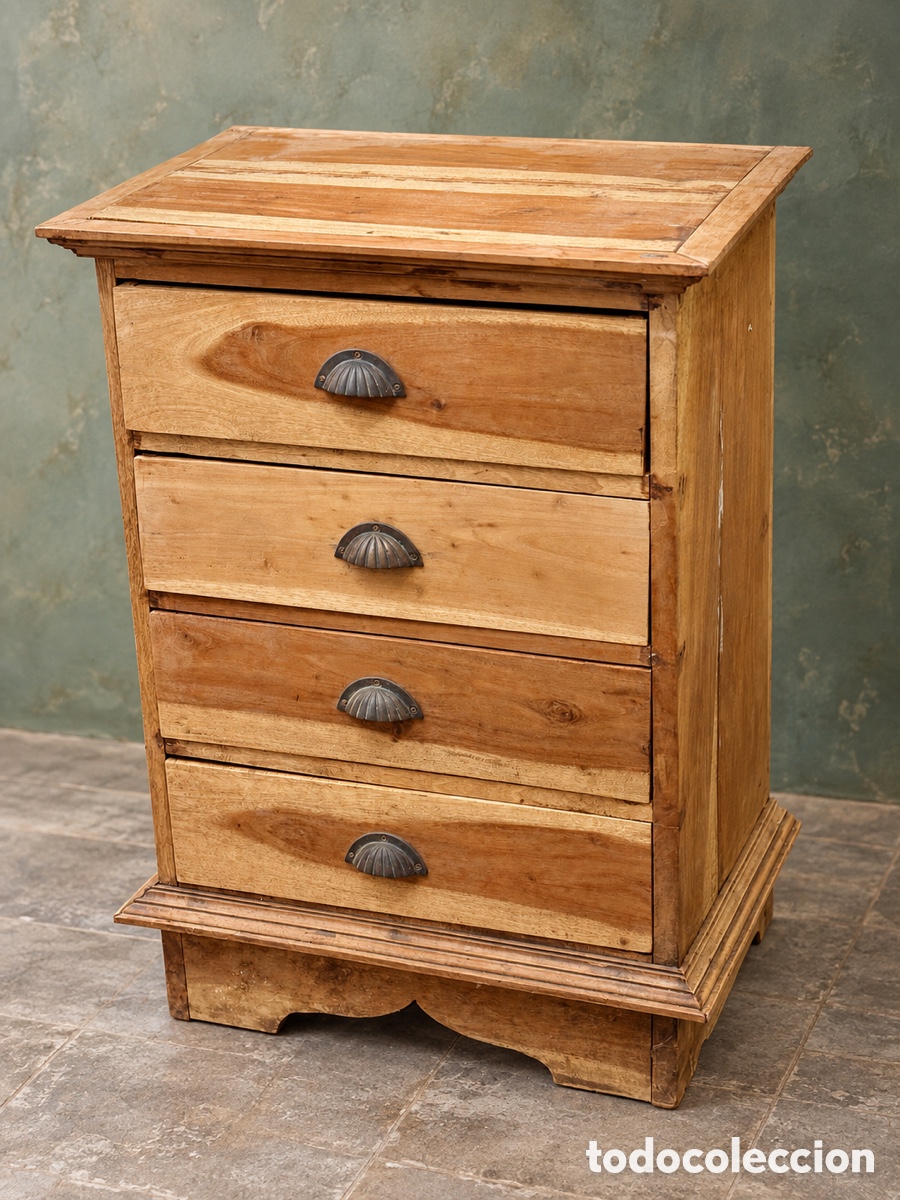 Antig&uuml;edades: Peque&ntilde;a cajonera lavada. Madera maciza