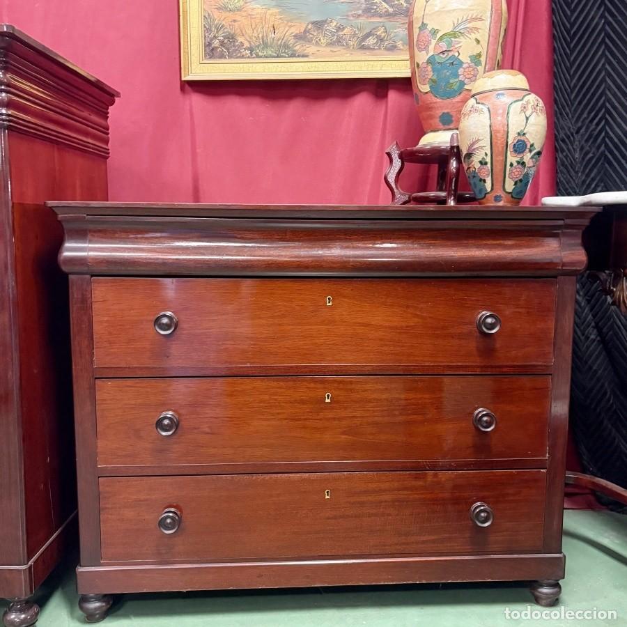 Antig&uuml;edades: C&oacute;moda Cl&aacute;sica Tres Cajones + Uno