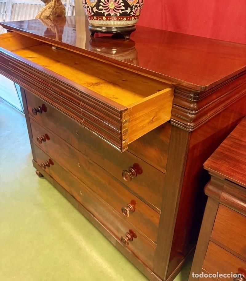 Antig&uuml;edades: C&oacute;moda de Estilo Cl&aacute;sico - Foto 5