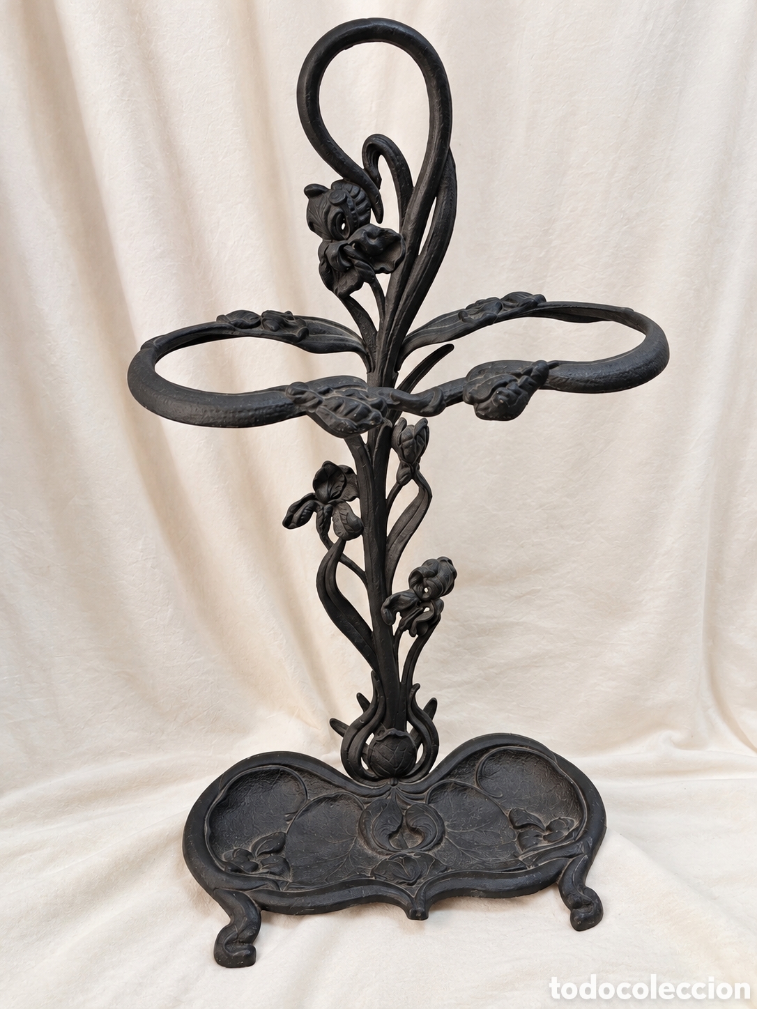 Antig&uuml;edades: Antiguo parag&uuml;ero bastonero modernista Art Nouveau de hierro fundido &ndash; motivos florales