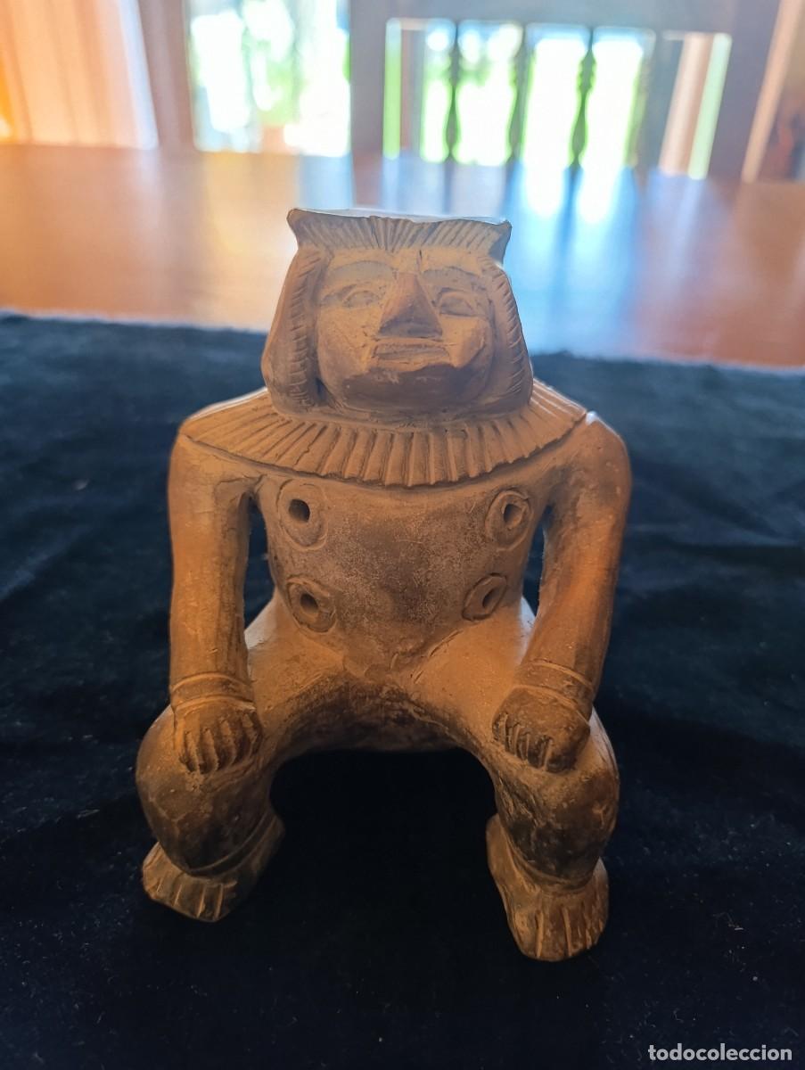 Antig&uuml;edades: Estatuilla de cer&aacute;mica precolombina