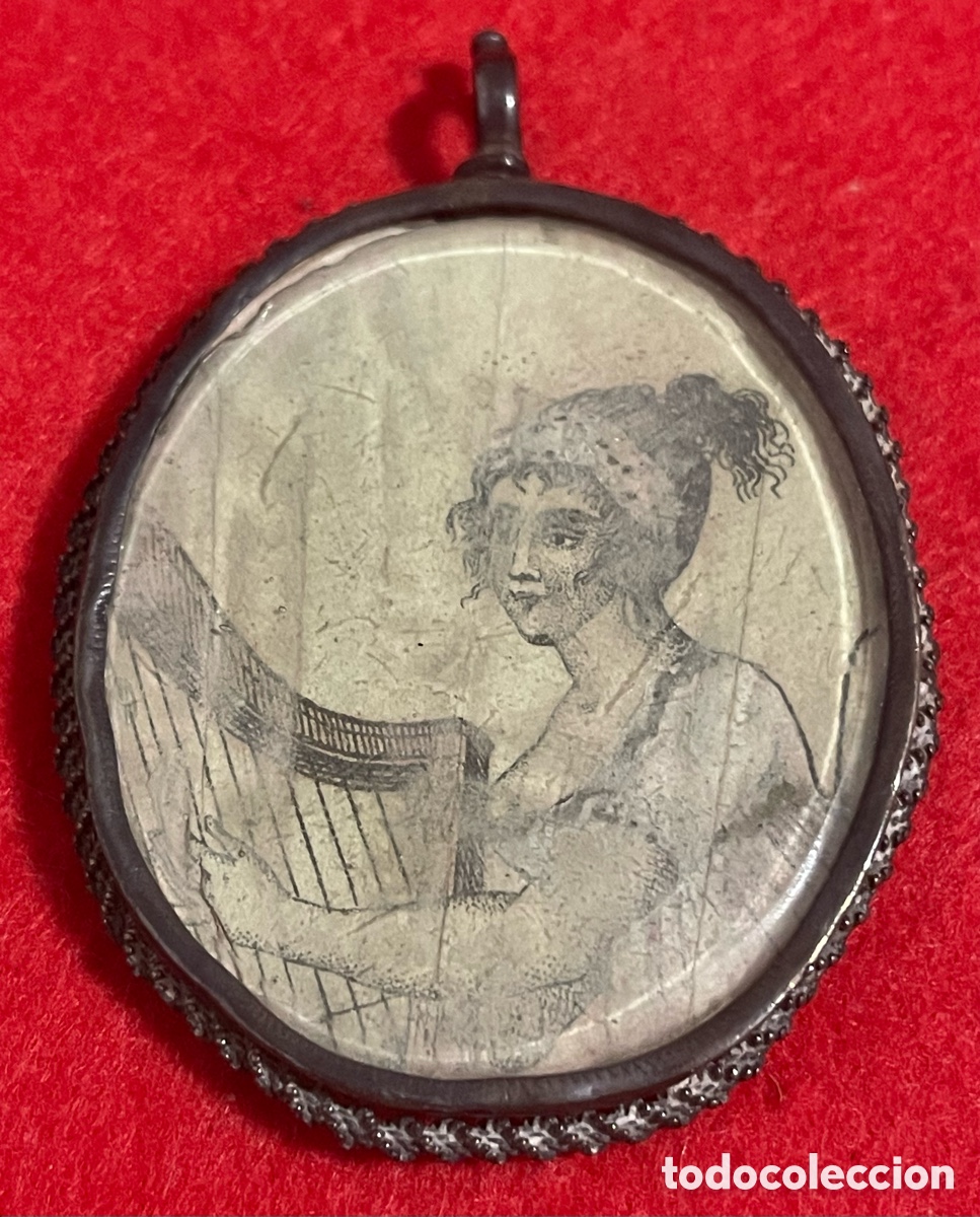 Antig&uuml;edades: Exquisito Marco Antiguo para relicario, en forma de colgante, en plata de ley. Siglo XVIII.