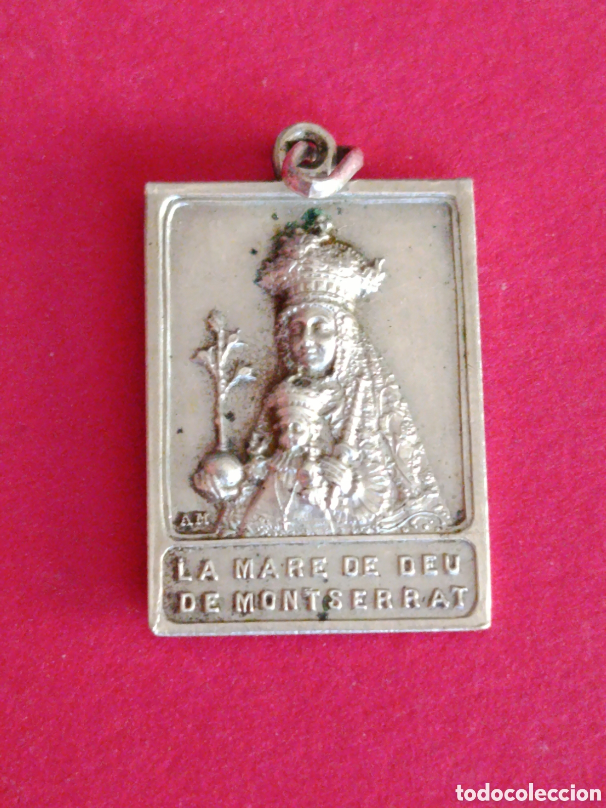 Antig&uuml;edades: MEDALLA DE NTRA SRA DE MONTSERRAT Y EL SAGRADO CORAZ&Oacute;N. 1,8 X 2,5 CM. PLATA, 5,3 GR.