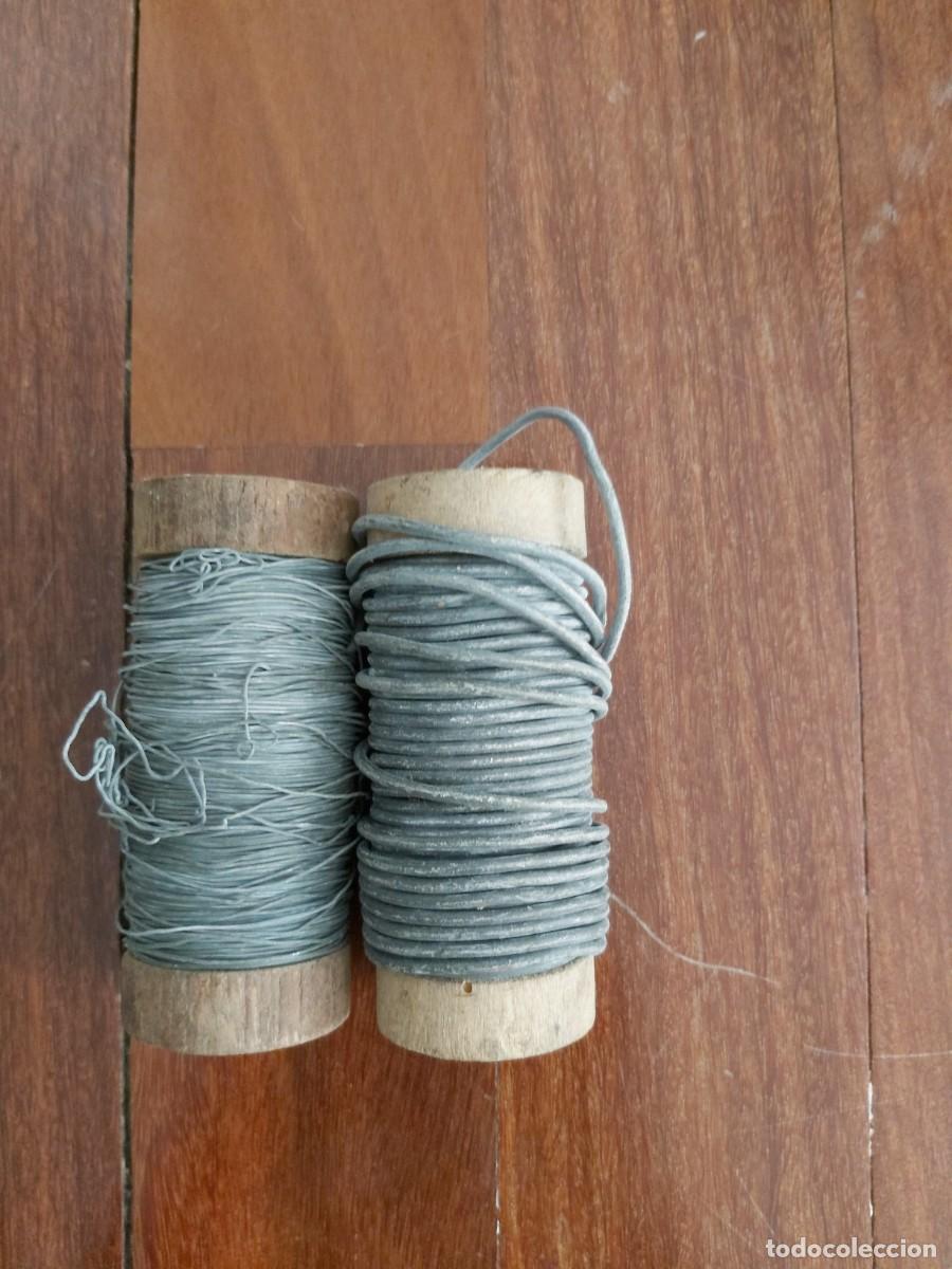 Antig&uuml;edades: Carretes de madera con alambre de plomo - Foto 1