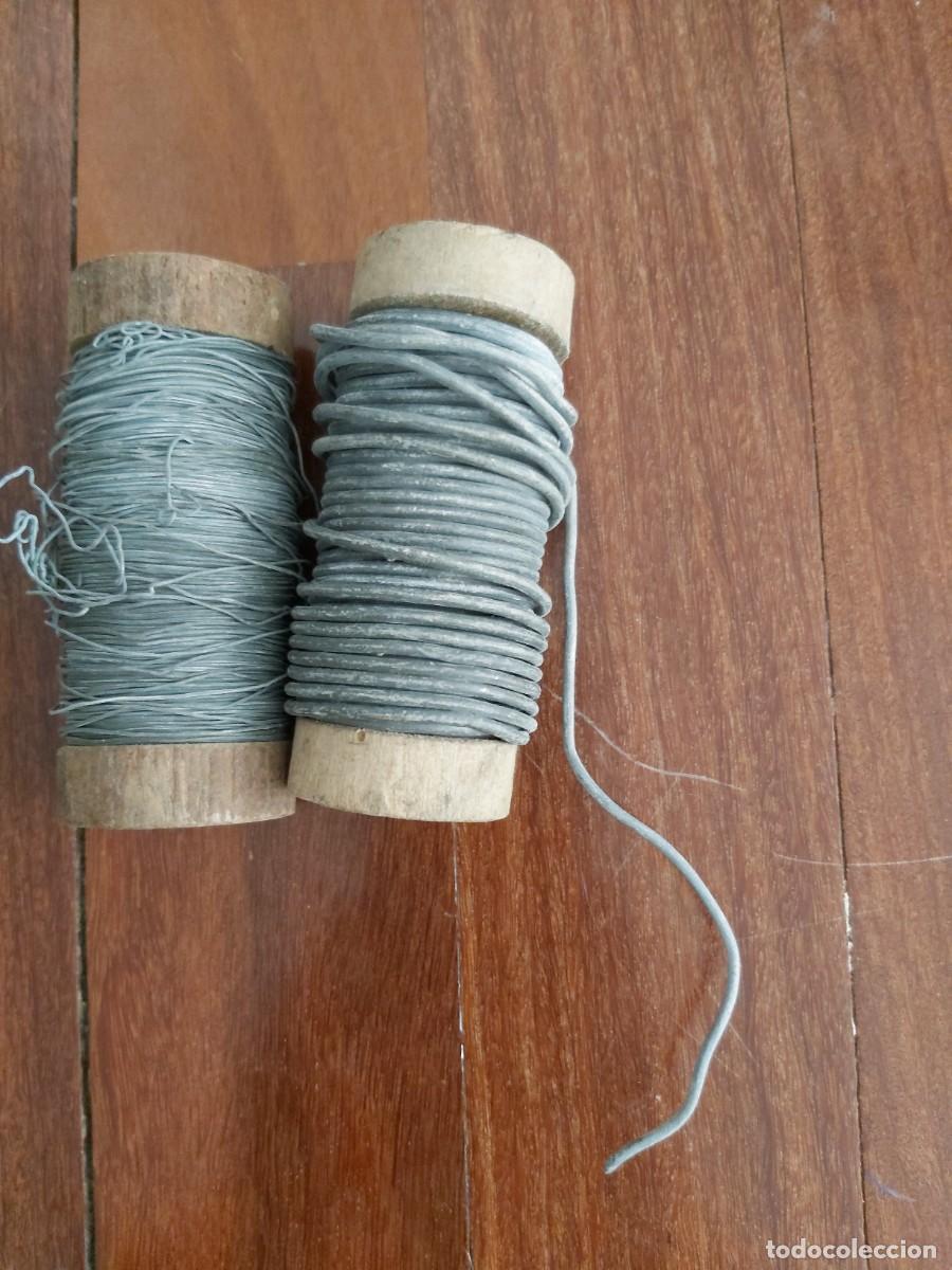 Antig&uuml;edades: Carretes de madera con alambre de plomo - Foto 2