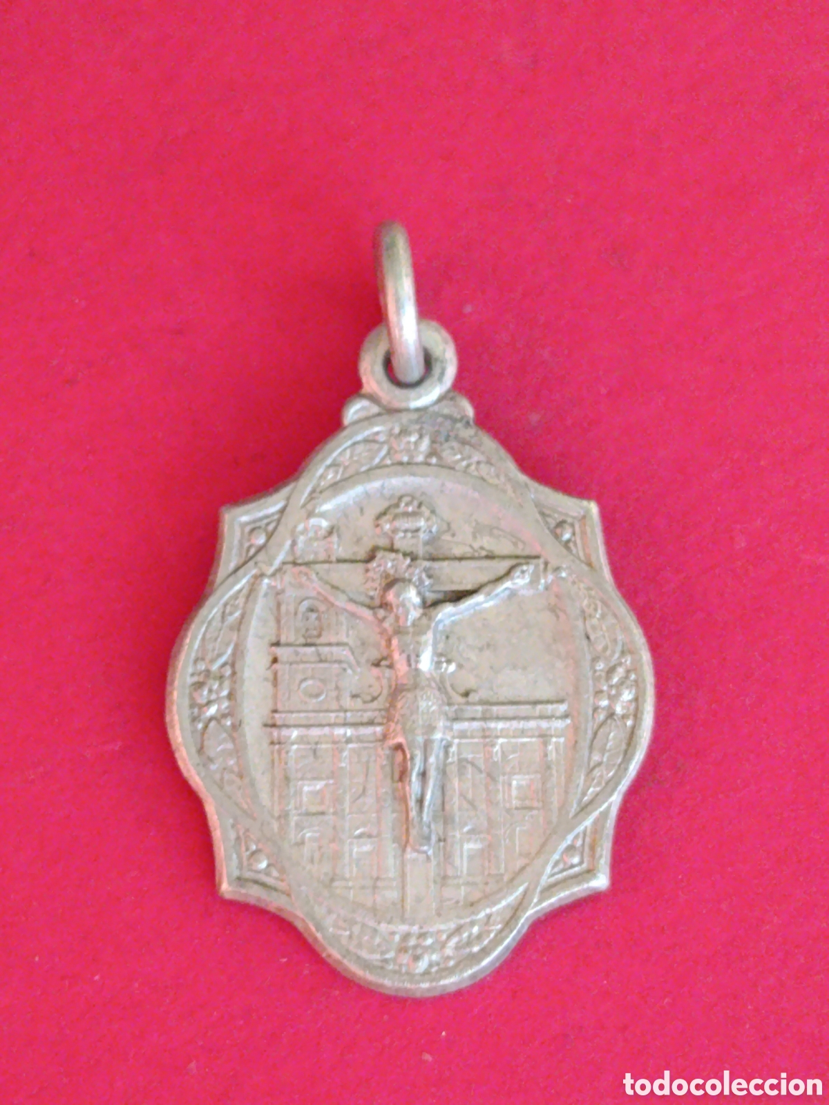 Antig&uuml;edades: ANTIGUA MEDALLA DEL S. CRISTO DE LA PARROQUIA DE STA. M&Oacute;NICA. VALENCIA. 1,8 X 2,6 CM.
