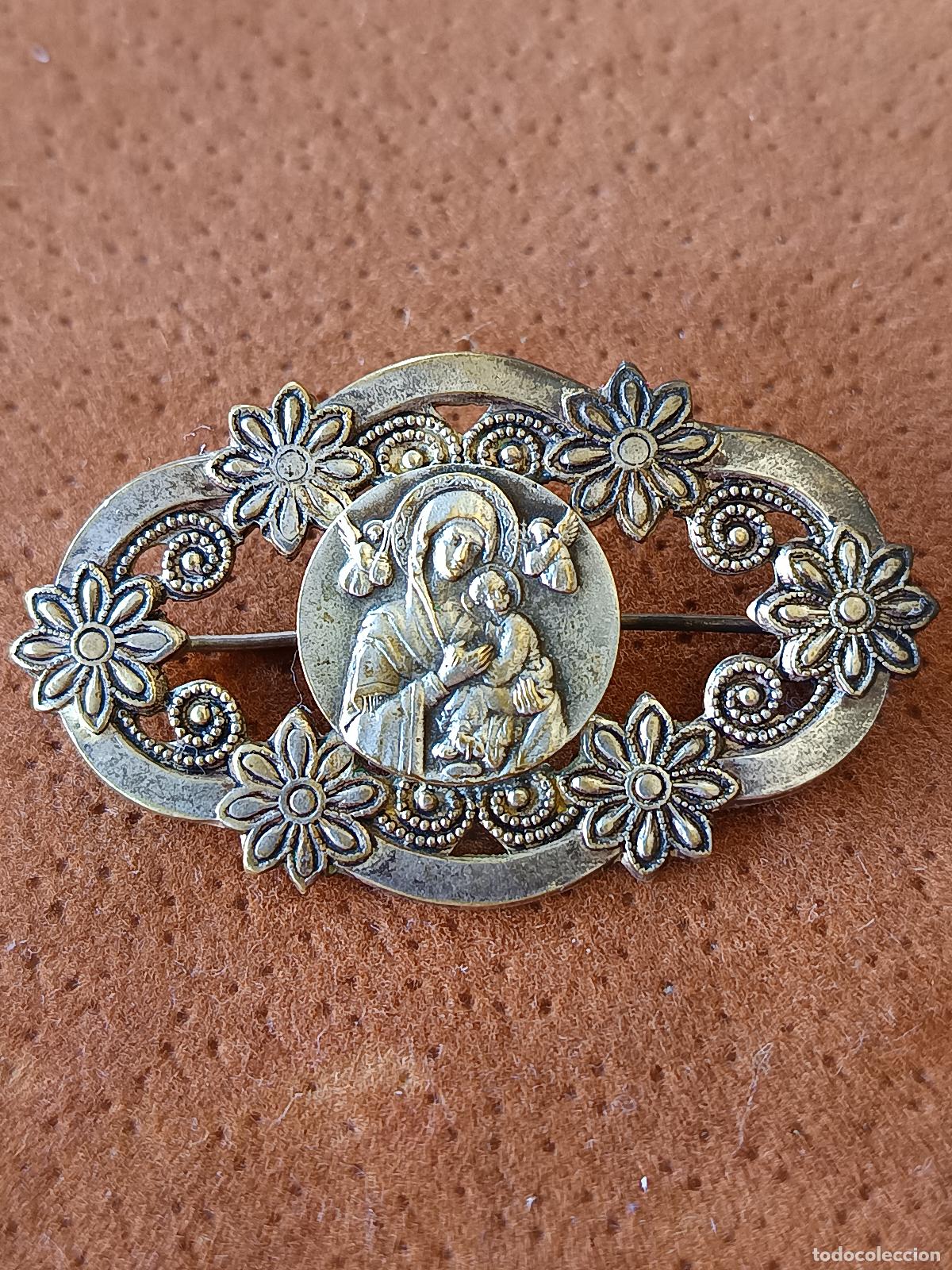 Antig&uuml;edades: ANTIGUA Y BONITA MEDALLA RELIGIOSA,BROCHE DE PECHO VIRGEN MARIA CON EL NI&Ntilde;O JESUS, METAL PLATEADO