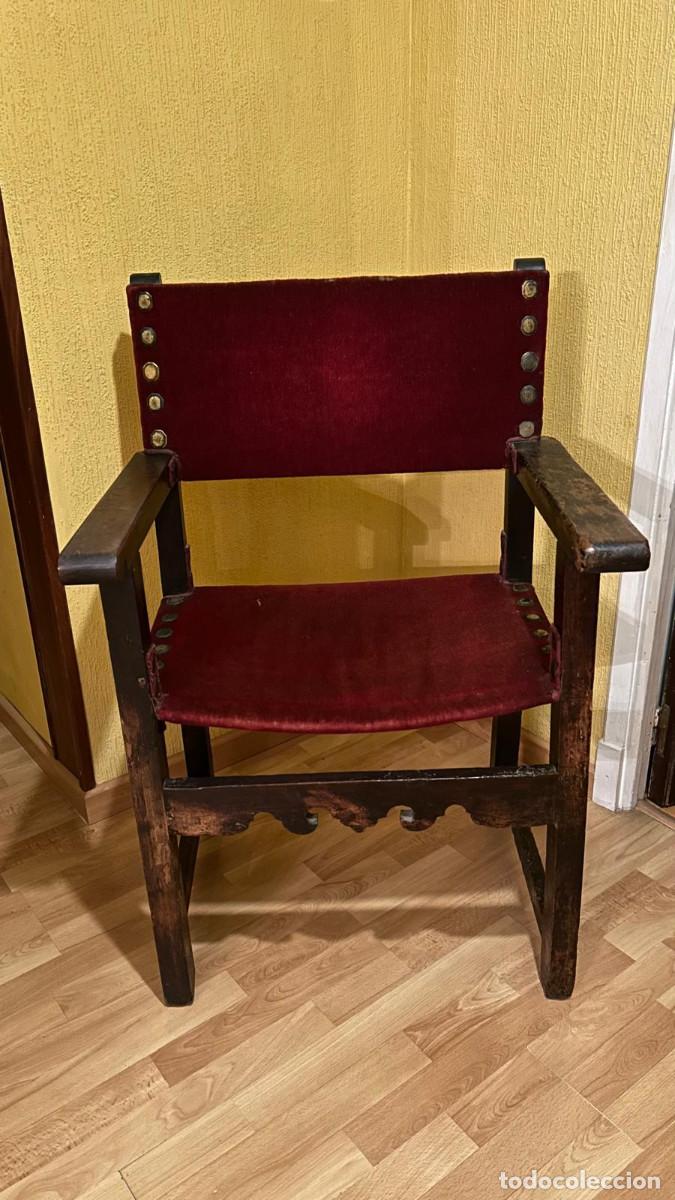 Antig&uuml;edades: Antiguo sill&oacute;n de madera maciza y terciopelo rojo finales del siglo XIX