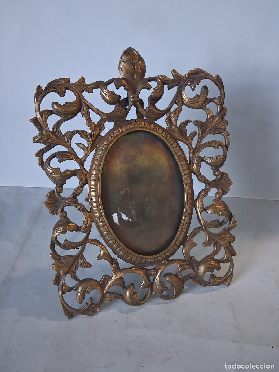 Antig&uuml;edades: Marco de sobremesa de bronce antiguo