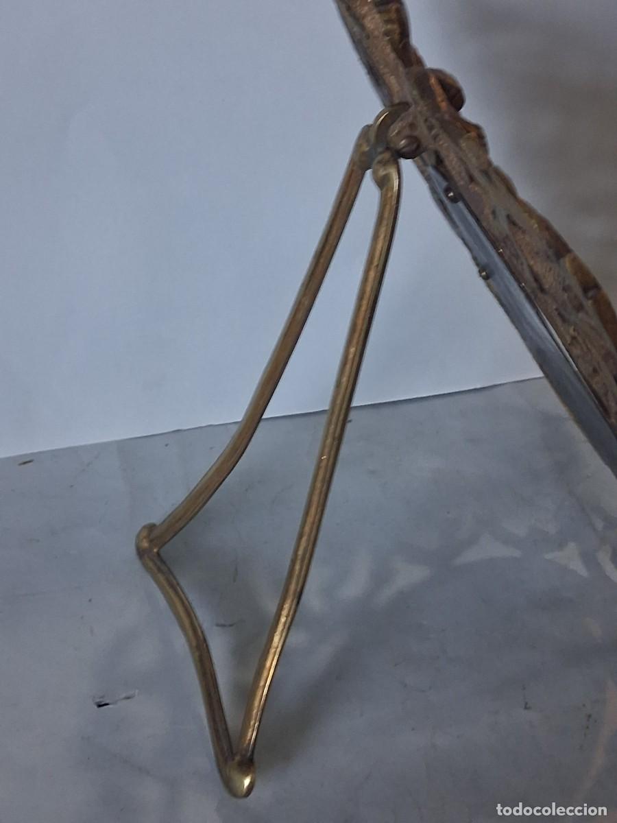 Antig&uuml;edades: Marco de sobremesa de bronce antiguo - Foto 3