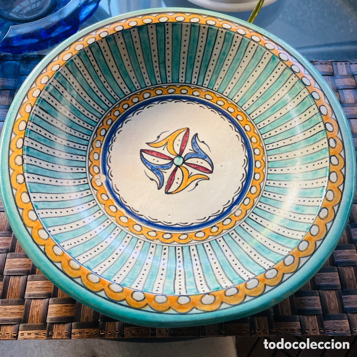 Antig&uuml;edades: ✨ Gran plato de cer&aacute;mica artesanal firmado P.H. &ndash; Pintado a mano, 30 cm