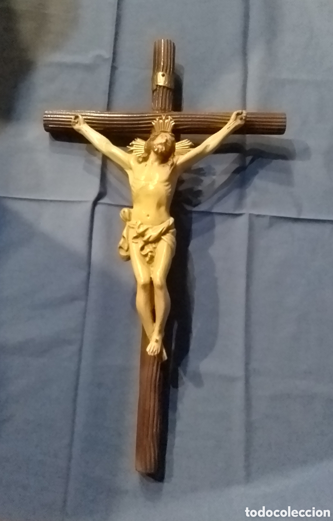 Antig&uuml;edades: Crucifijo de talla de madera