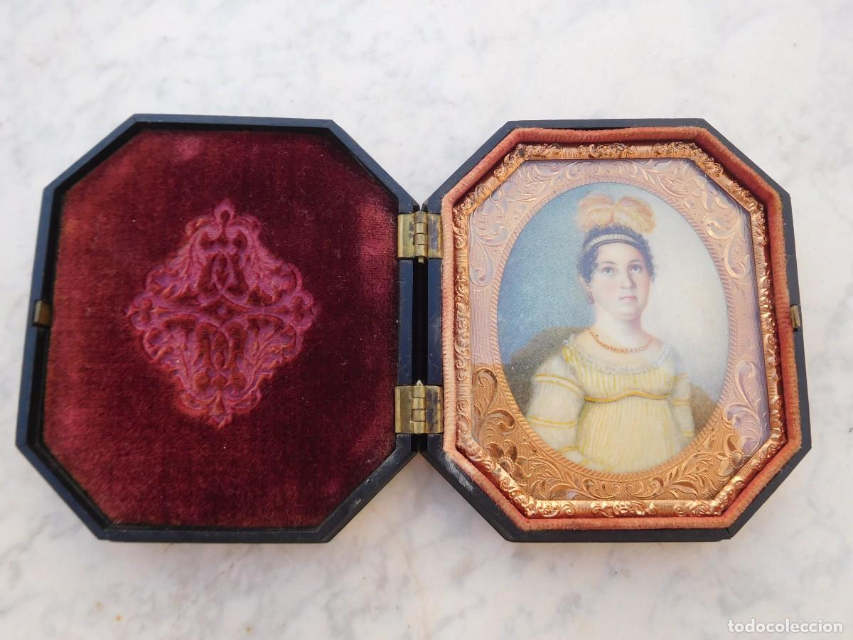 Antig&uuml;edades: Estuche antiguo de gutapercha con imagen de dama pintada sobre marfil