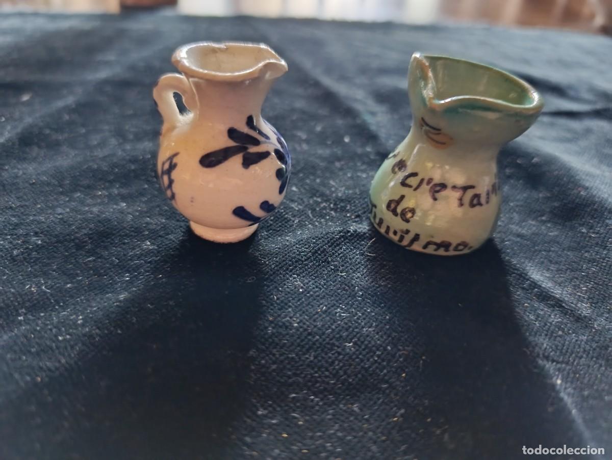 Antig&uuml;edades: Dos jarritas de cer&aacute;mica de Talavera y Puente para casa de mu&ntilde;ecas