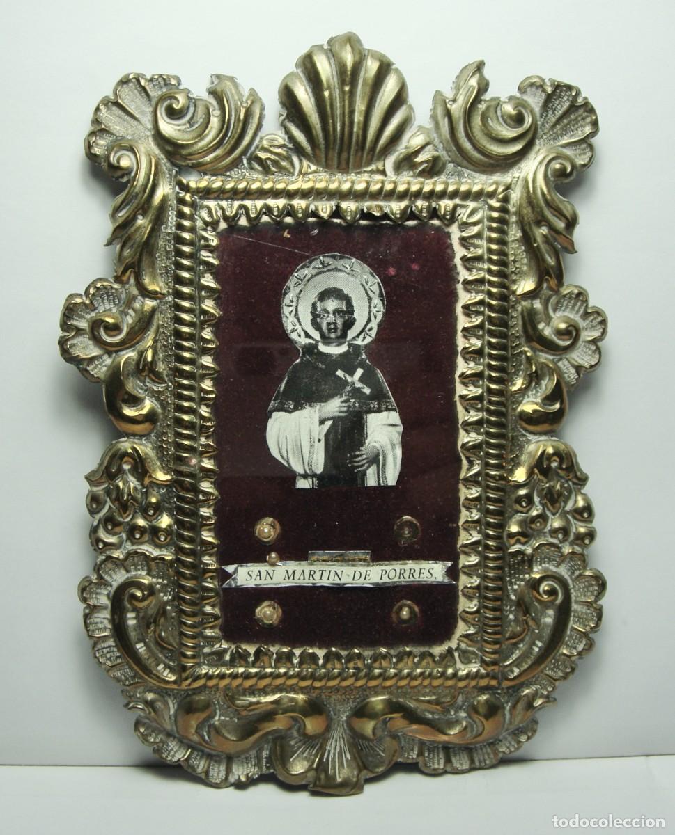 Antig&uuml;edades: Relicario de San Mart&iacute;n de Porres &middot; Marco barroco en metal plateado &middot; ca. 1940&ndash;1960