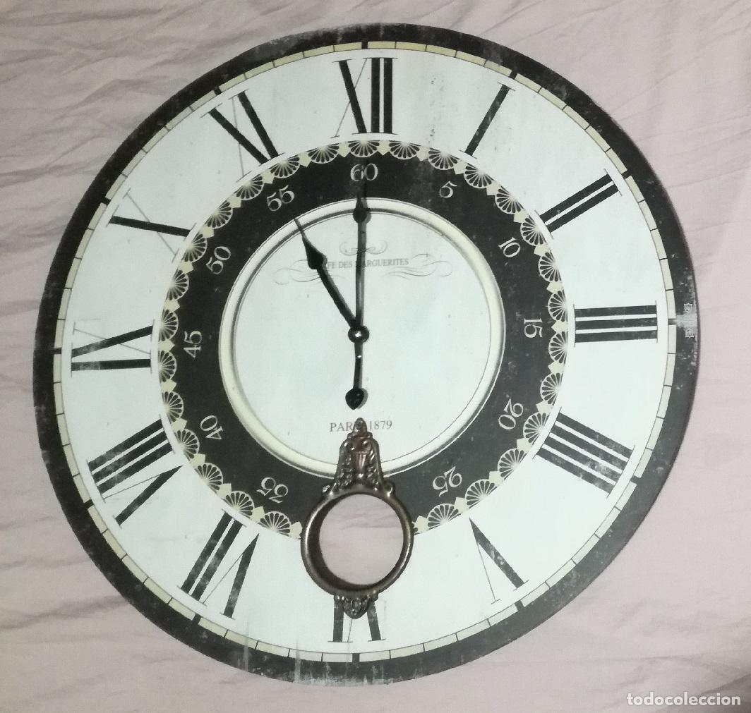 Antig&uuml;edades: Reloj de pared a pilas, circular, recreando reloj antiguo - No funciona