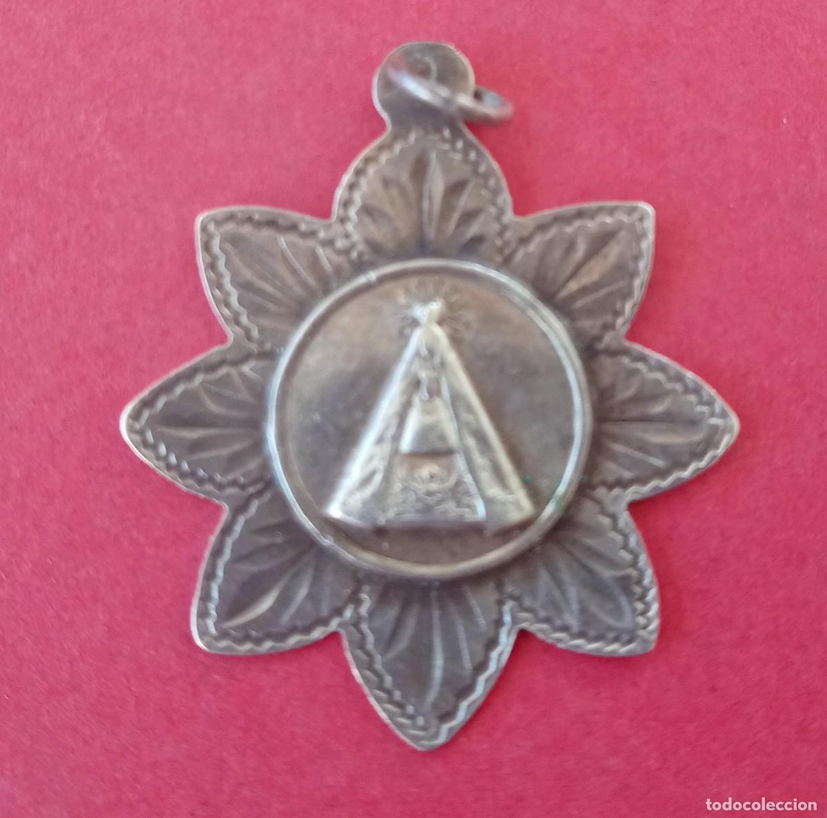 Antig&uuml;edades: Medalla Antigua Virgen de Montgrony. Ripolles. Plata.