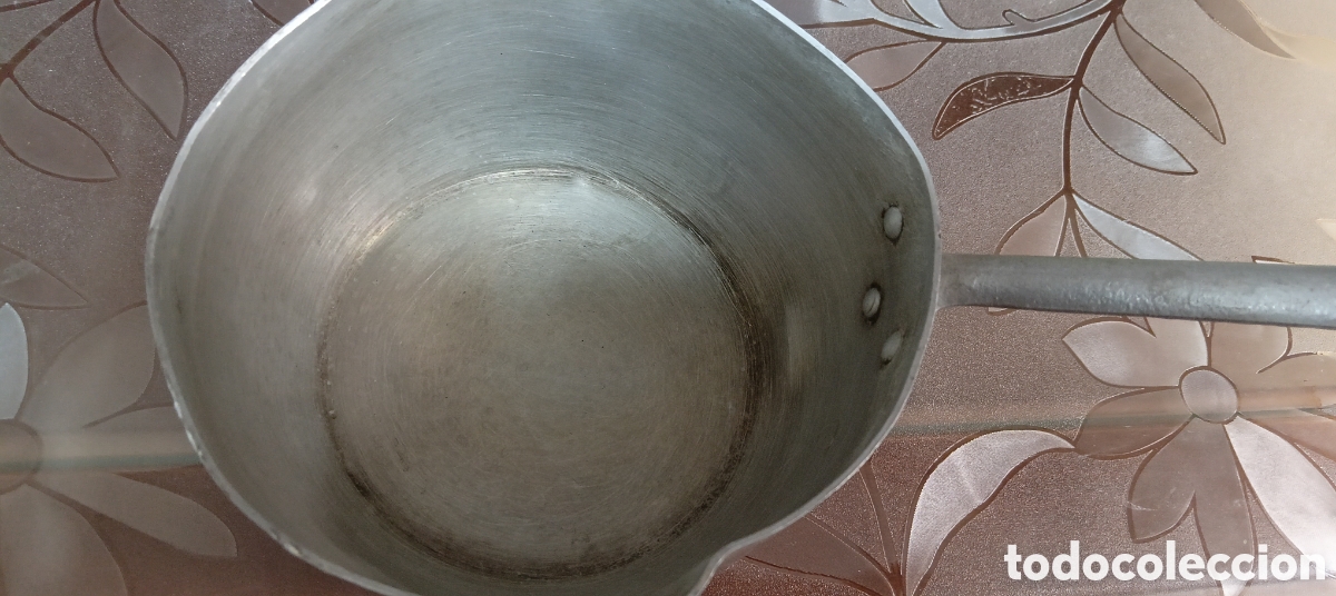 Antig&uuml;edades: Cazo de aluminio con mango - Foto 5