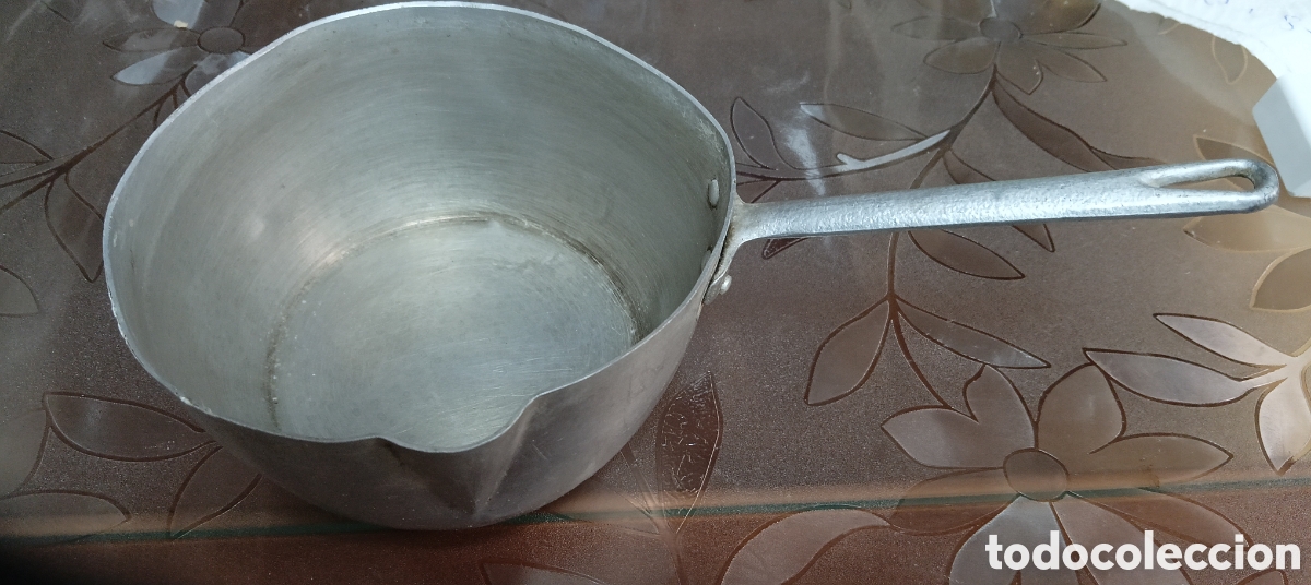 Antig&uuml;edades: Cazo de aluminio con mango