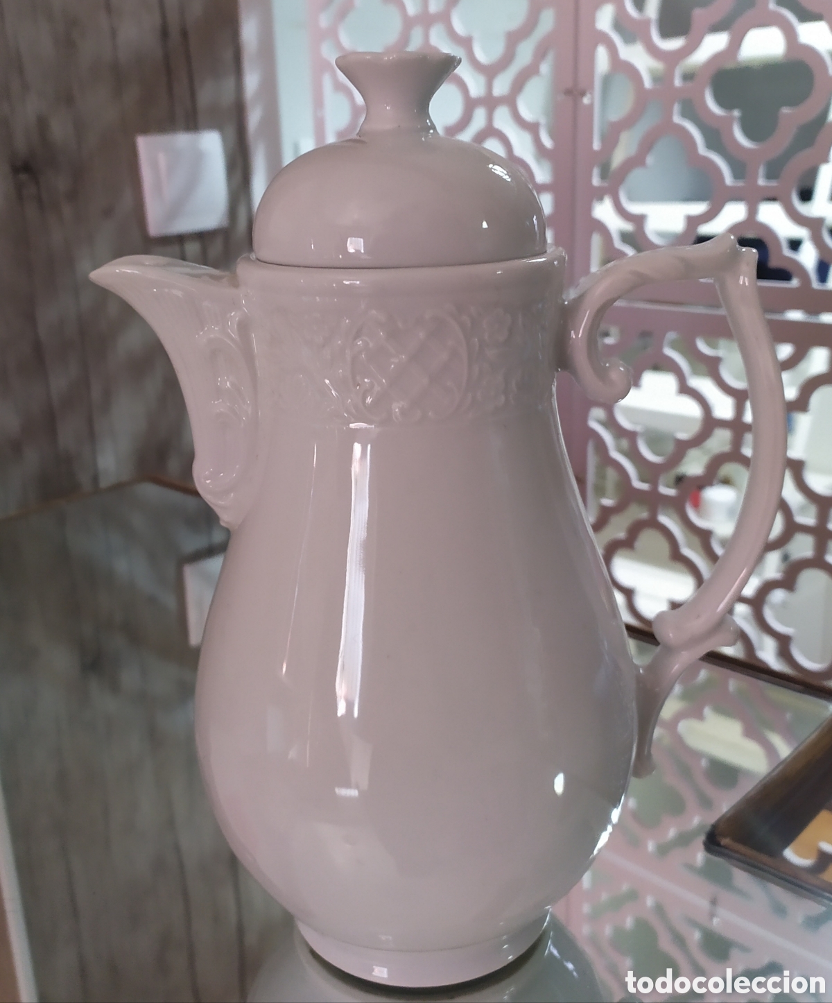 Antig&uuml;edades: Tetera de porcelana alemana: Bavaria schummann Arzbero Hermano. Mide 24 cm de altura. Presenta un pe