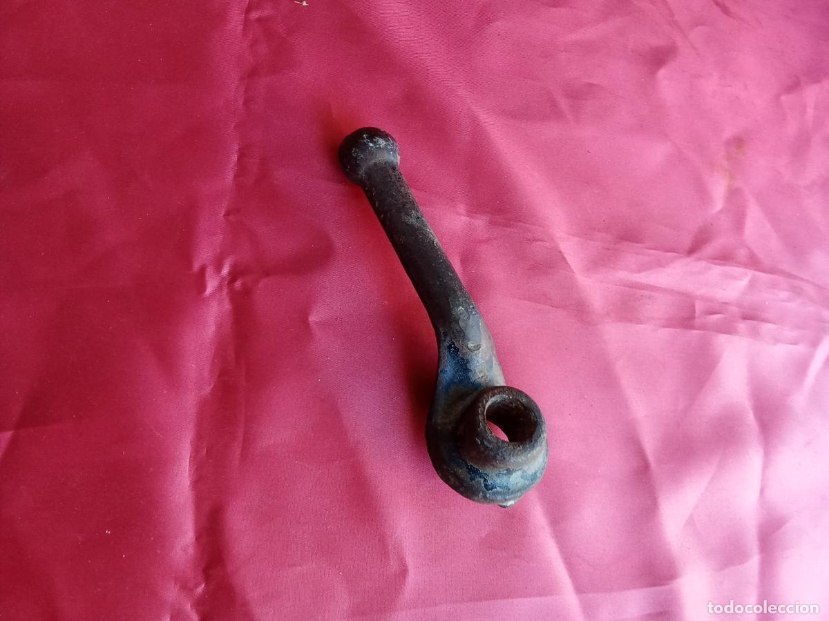 Antig&uuml;edades: Antigua palanca de hierro industrial. Caja tornillos
