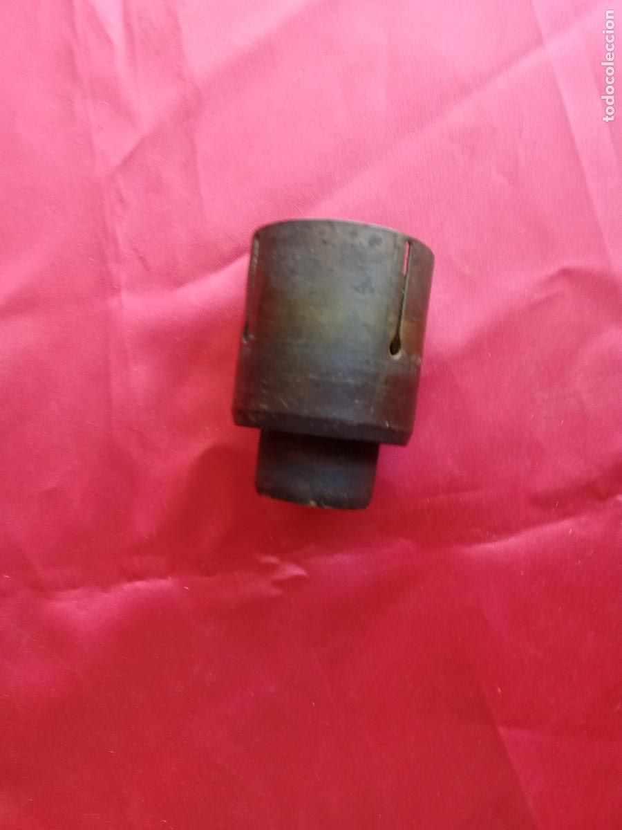 Antig&uuml;edades: Pieza antigua de soplete de fontanero. Vitrina 1
