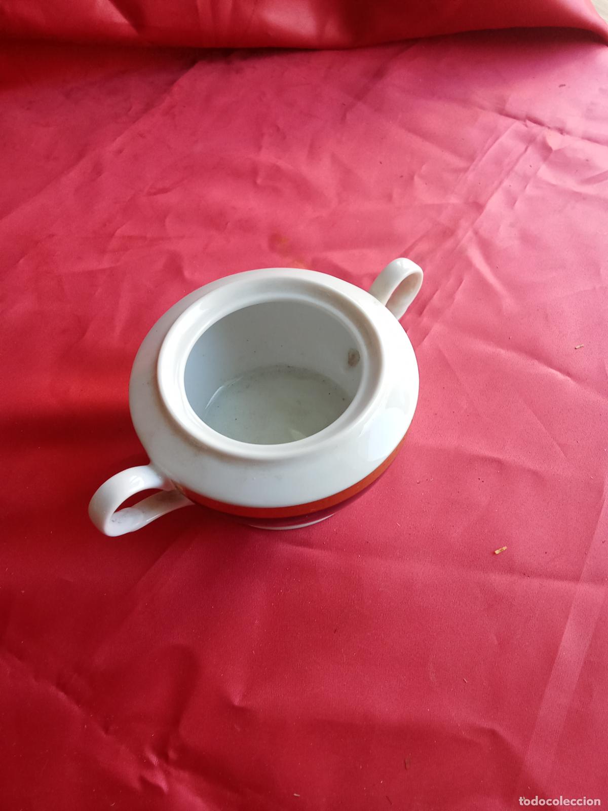 Antig&uuml;edades: Azucarero de porcelana fina de bohemia. Ojo sin tapa Vitrina 8