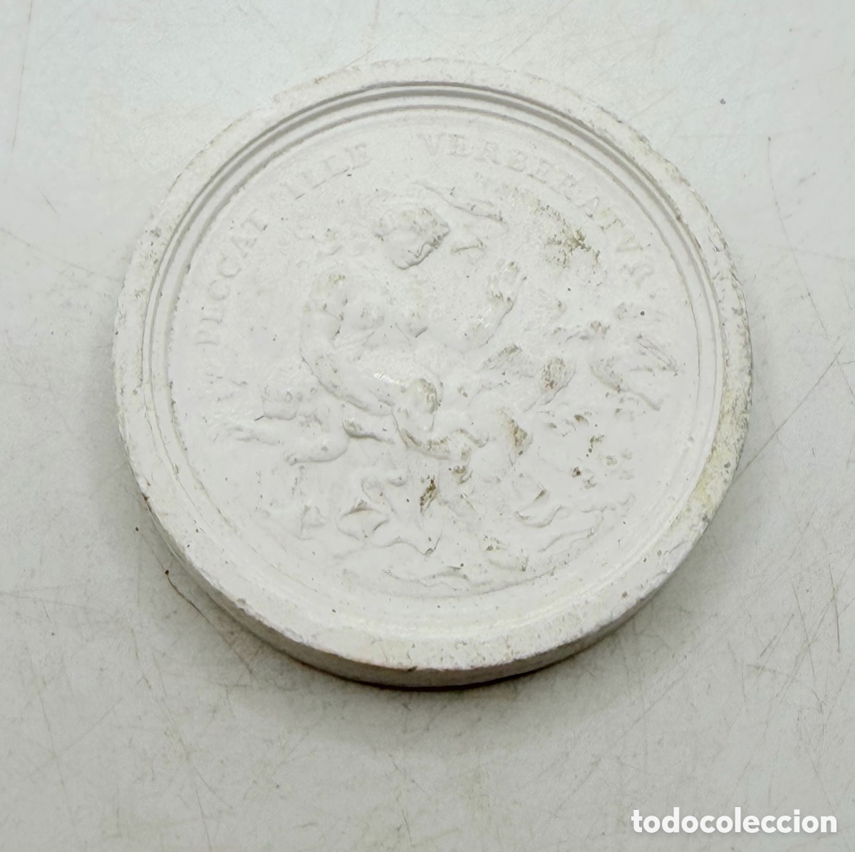 Antig&uuml;edades: Medall&oacute;n Relieve Cl&aacute;sico - Foto 3