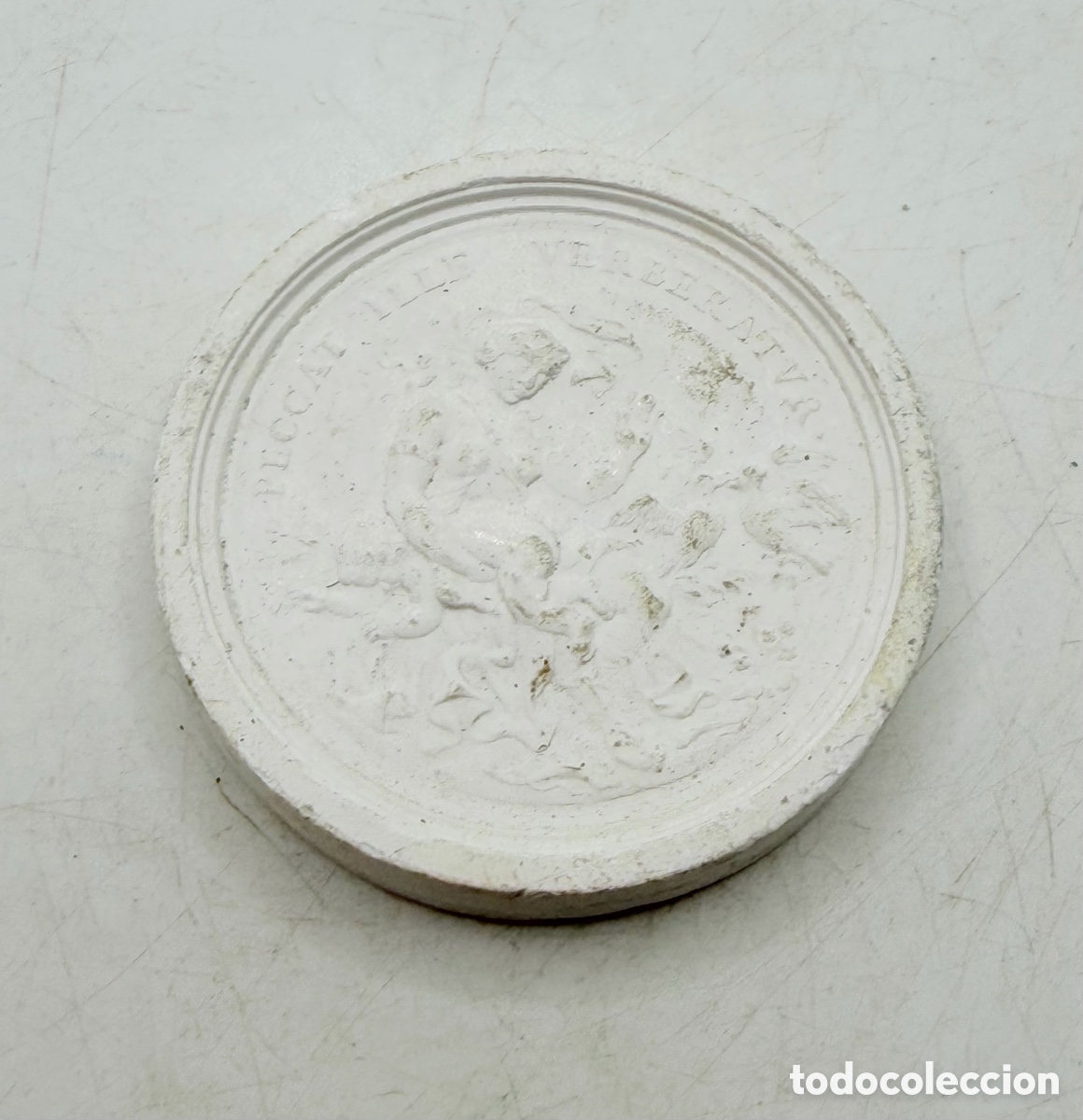 Antig&uuml;edades: Medall&oacute;n Relieve Cl&aacute;sico - Foto 4