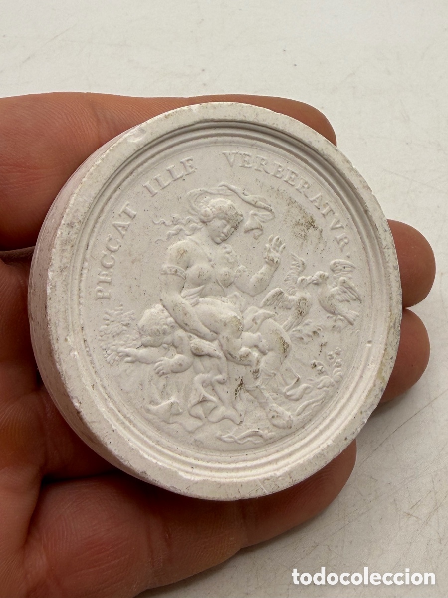 Antig&uuml;edades: Medall&oacute;n Relieve Cl&aacute;sico - Foto 5