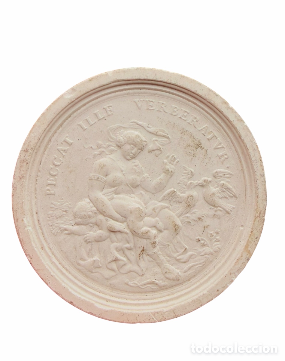 Antig&uuml;edades: Medall&oacute;n Relieve Cl&aacute;sico - Foto 1