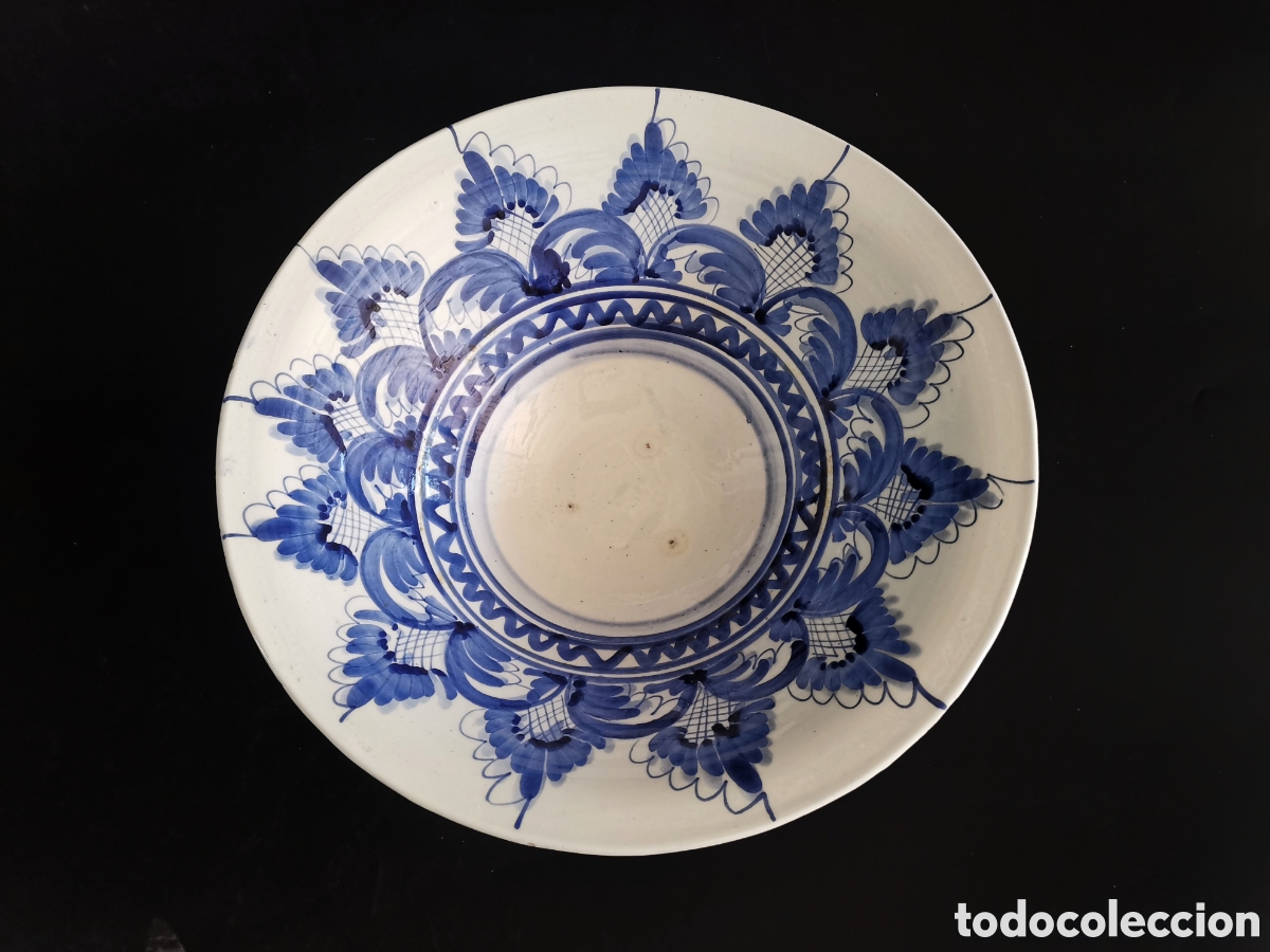 Antig&uuml;edades: EXCEPCIONAL LEBRILLO ANTIGUO DE LOZA MAYOLICA CON MOTIVOS FLORALES Y BORDE DECORADO CON GRECAS