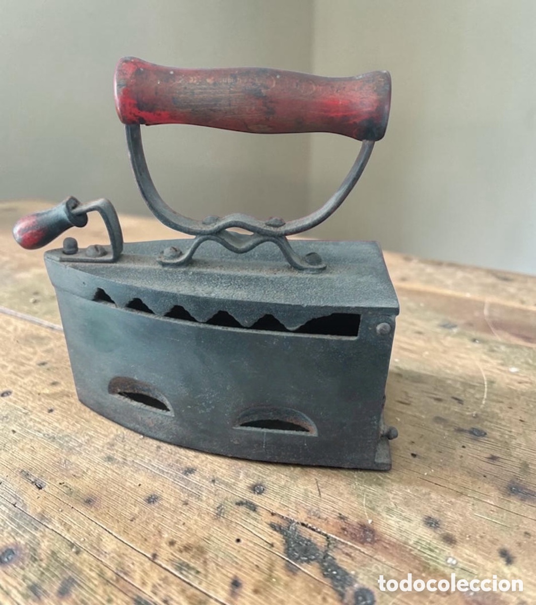 Antig&uuml;edades: Plancha de carb&oacute;n antigua - Foto 2