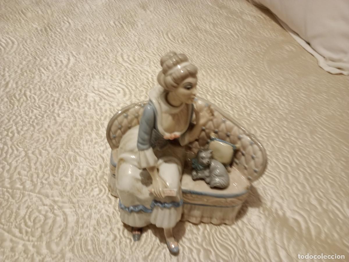 Antig&uuml;edades: FIGURA DE ADORNO PORCELANA