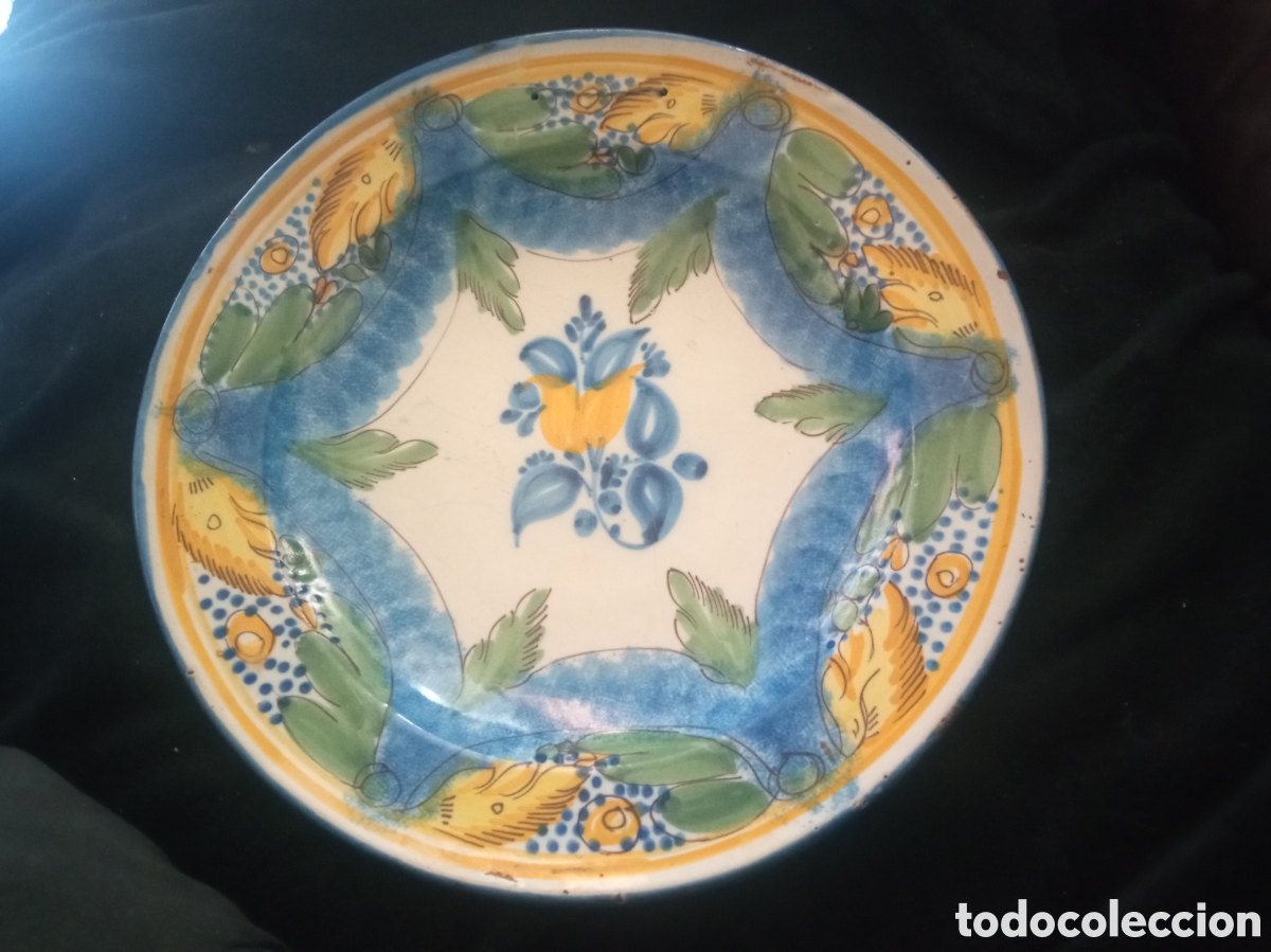 Antig&uuml;edades: Antiguo plato de cer&aacute;mica de Manises de 30 cm de di&aacute;metro