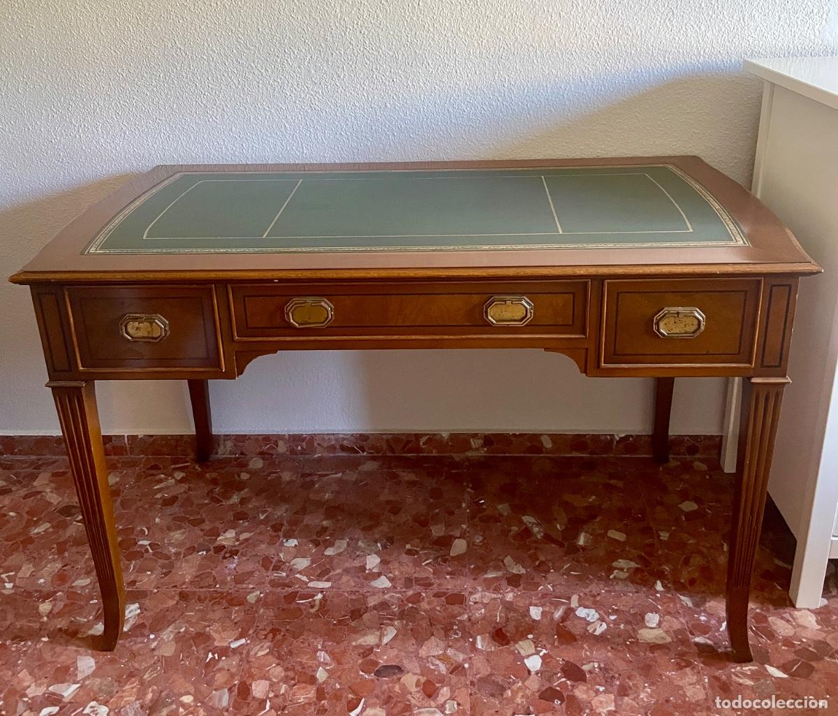 Antig&uuml;edades: Escritorio Cl&aacute;sico madera con Marqueter&iacute;a