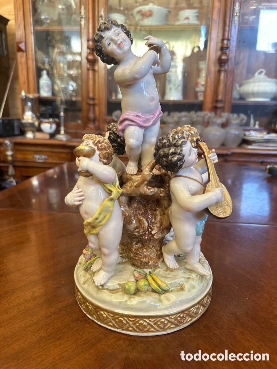 Antig&uuml;edades: Centro de mesa de porcelana con querubines m&uacute;sicos. Salvador Mallol