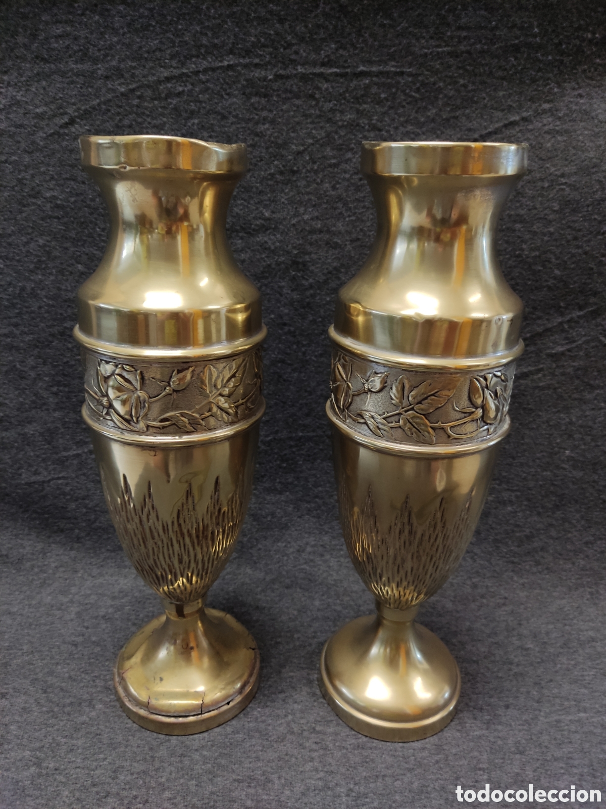 Antig&uuml;edades: Pareja de antiguos jarrones &aacute;nfora de altar. 39 cm