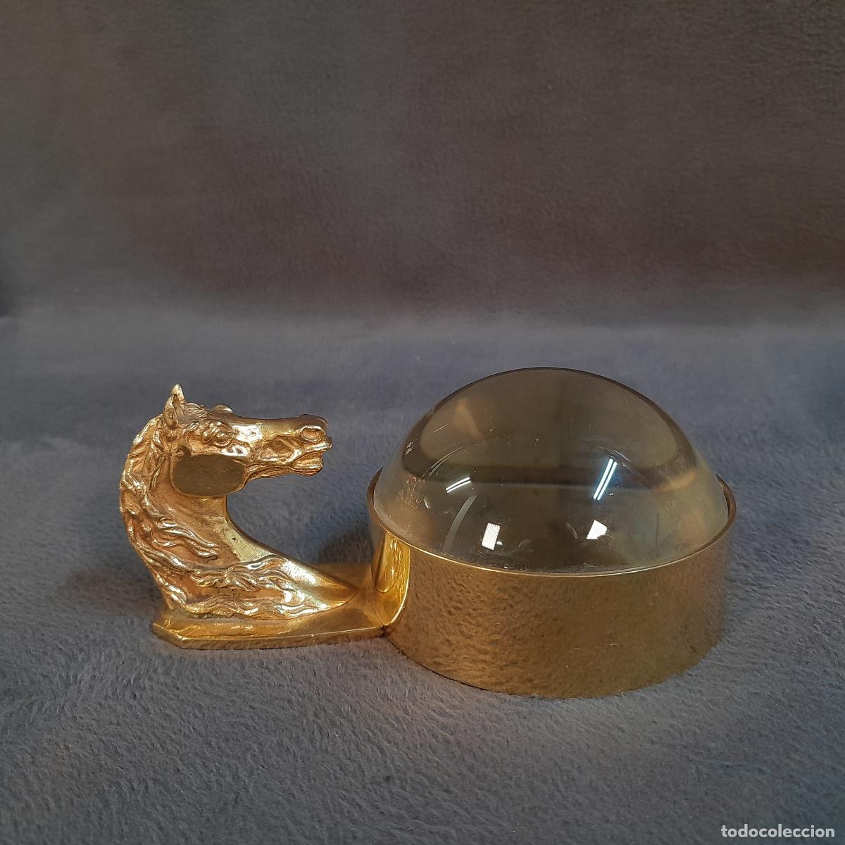Antiquit&auml;ten: LUPA DE SOBREMESA HERM&Egrave;S CON MANGO DE CABALLO. LAT&Oacute;N Y CRISTAL &Oacute;PTICO. MEDIADOS DEL SIGLO XX