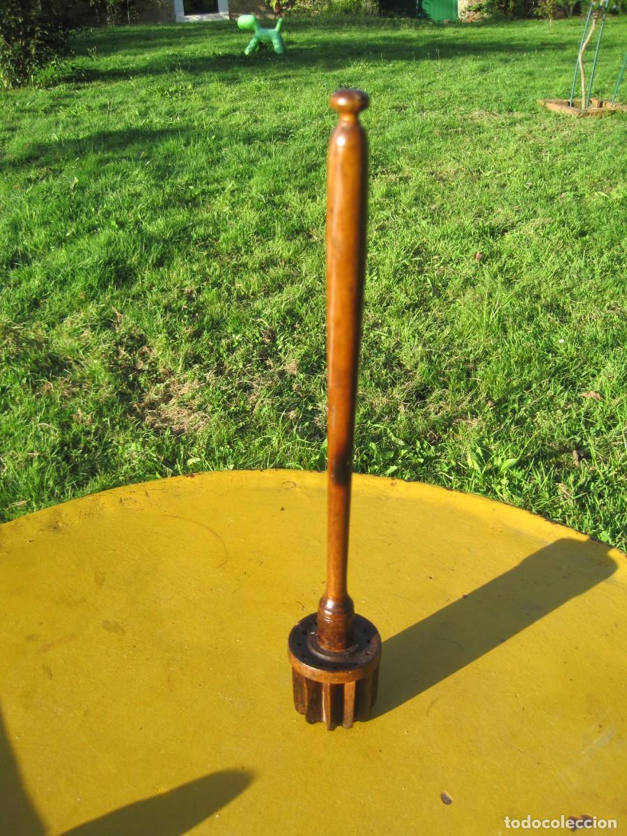 Antig&uuml;edades: MOLINILLO DE MADERA PARA ESPUMAR Y REMOVER EL CHOCOLATE - UTENSILIO DE COCINA
