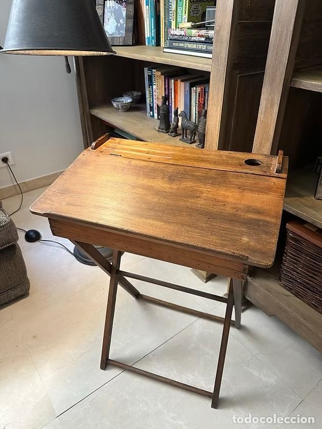 Antig&uuml;edades: Hermoso escritorio infantil antiguo fabricado en madera maciza