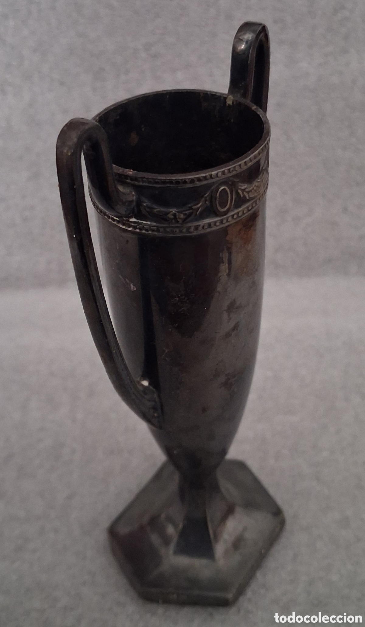 Antig&uuml;edades: &Aacute;nfora de metal de trofeo - Foto 2