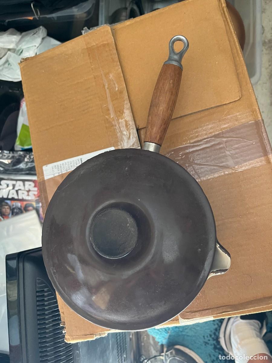 Antig&uuml;edades: CAZO LE CREUSET MARRON MANGO MADERA 18 - KREATEN