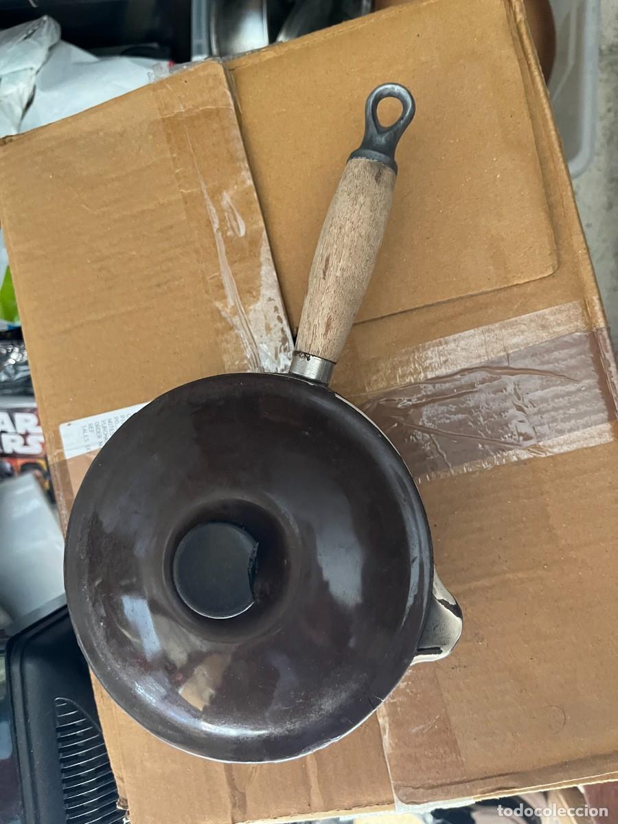 Antig&uuml;edades: CAZO LE CREUSET MARRON MANGO MADERA 16 - KREATEN