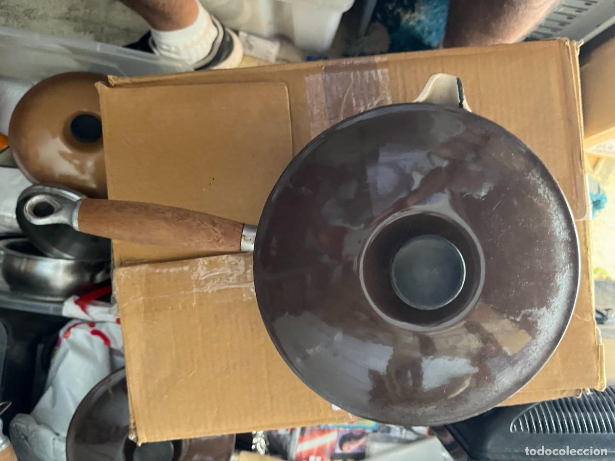 Antig&uuml;edades: CAZO LE CREUSET MARRON MANGO MADERA 22 - KREATEN