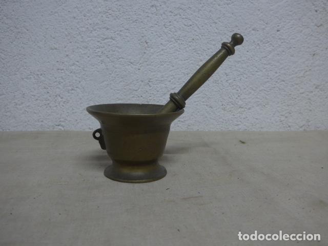 Antig&uuml;edades: Antiguo mortero o almirez en bronce o laton, original, con la maza.
