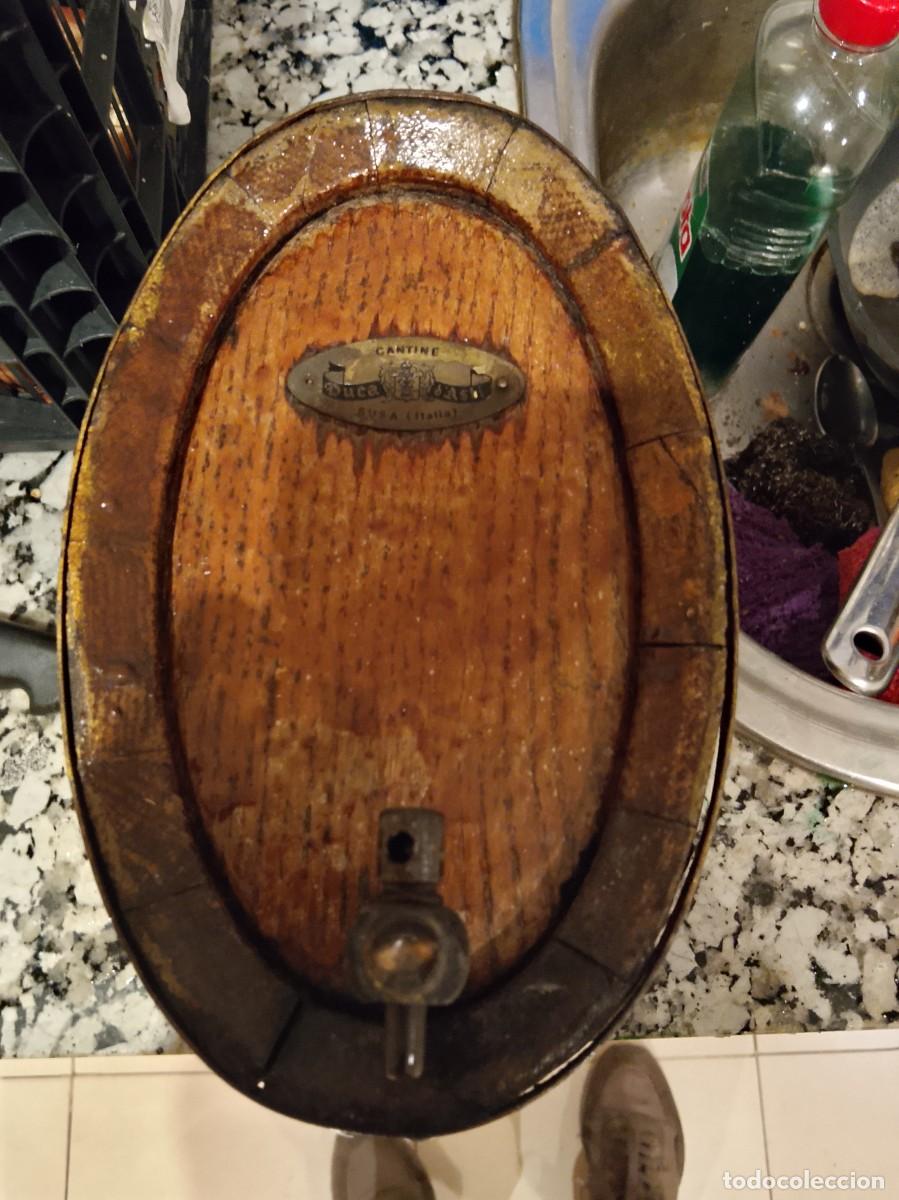 Antig&uuml;edades: barril de madera ovalado vintage, utilizado habitualmente como dispensador decorativo, italiano
