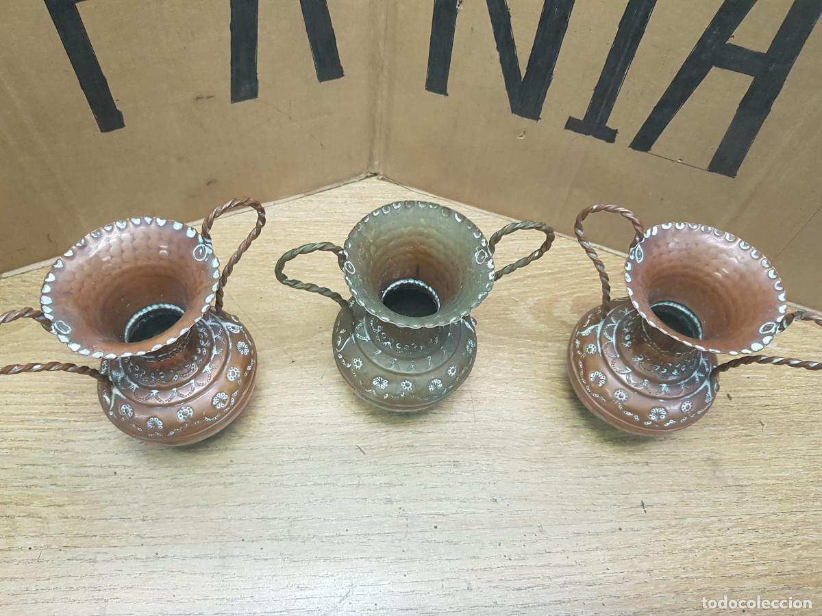 Antig&uuml;edades: TRIO DE FLOREROS DE COBRE - Foto 2