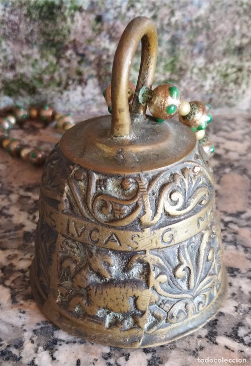 Antig&uuml;edades: ANTIGUA CAMPANA CON LOS 4 EVANGELISTAS EN BRONCE DE FUNDICION MIDE 10 CM DE ALTA POR 7,5 DE DIAMETRO